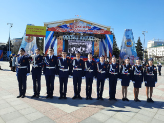 kadeti-8-klassa-nashej-shkoli-prinyali-uchastie-na-krasnoj-ploschadi-v-parade-doshkolyat-i-yunarmejcev-7.jpg