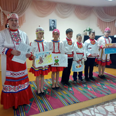 Учащиеся 5 класса на вечере памяти чувашской писательницы, переводчицы Александры Лазаревой