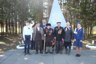 В  МАОУ « Яндобинская СОШ» состоялся торжественный митинг в честь 77-летия Победы в Великой Отечественной войне