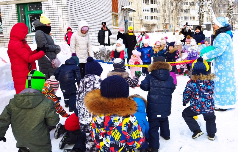 В  "Снежный городок Эколят" пришли оживленье, веселье и детский смех