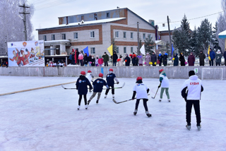 В селе Новое Чурашево состоялся семейный хоккейный фестиваль "Люблю папу, маму и хоккей!"