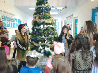 Новогодняя елка в школе