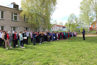 17 мая воспитатель Афанасьев А.И. на спортивной площадке школы-интерната организовал спортивную игру «Зарница» в честь 77-ой годовщины Великой Победы.