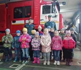 Экскурсия в пожарную часть №11 воспитанников старших групп "Теремок" и "Солнышко"