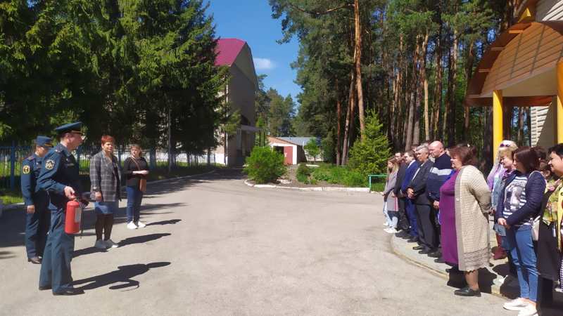 В Шумерлинской школе-интернате прошла тренировочная внеплановая эвакуация и отработка действий персонала в случае возникновения пожара