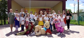 Обучающиеся начальных классов МБОУ "Яльчикская СОШ" на праздничном мероприятии в честь Международного дня защиты детей