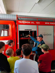 Сегодня ребята посетили пожарную часть МЧС России ГУЧС Пожарно-спасательной части №40 г. Цивильска.