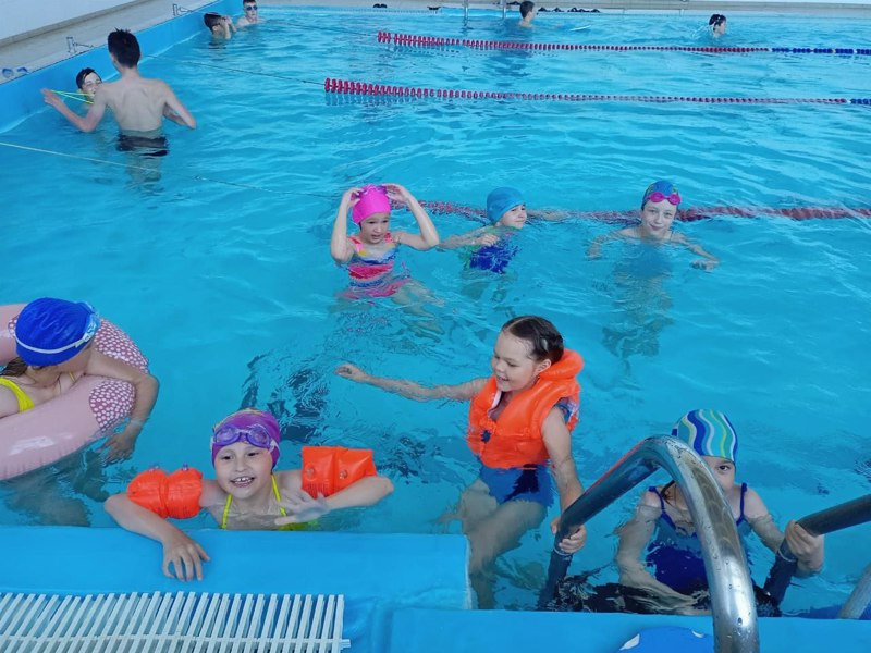 Дети  с удовольствием посещают занятия в бассейне