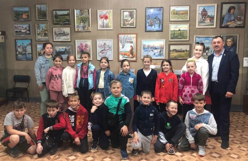 Воспитанники пришкольного лагеря посетили юбилейную выставку Арины Алексеевны Перцевой ( Перцаль)