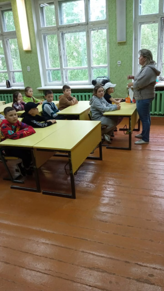 Сегодня воспитанники оздоровительного лагеря "Веснушки" побывали на кружковых занятиях Дома детского творчества.
