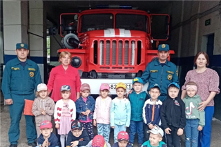 Воспитанники детского сада "Рябинушка" посетили пожарную часть