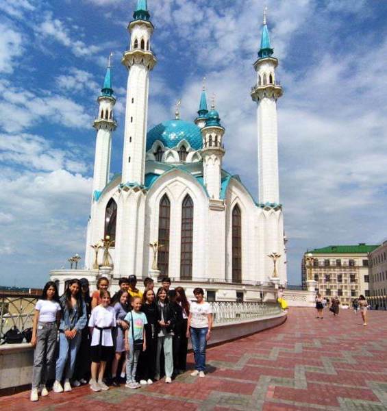 8в  класс на экскурсии в городе Казань