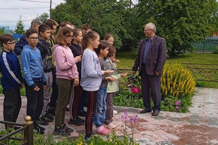 Банный день в летнем лагере стульчик