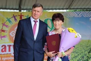 Душебаева Любовь Ивановна награждена Почетной Грамотой Урмарского районного Cобрания депутатов.