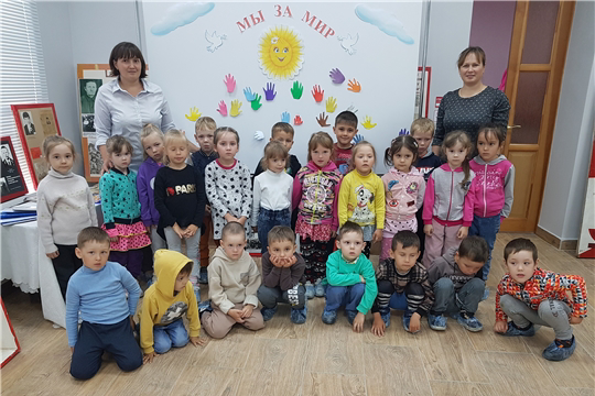 В День памяти и скорби воспитанников детского сада "Солнышко" посетили краеведческий народный музей