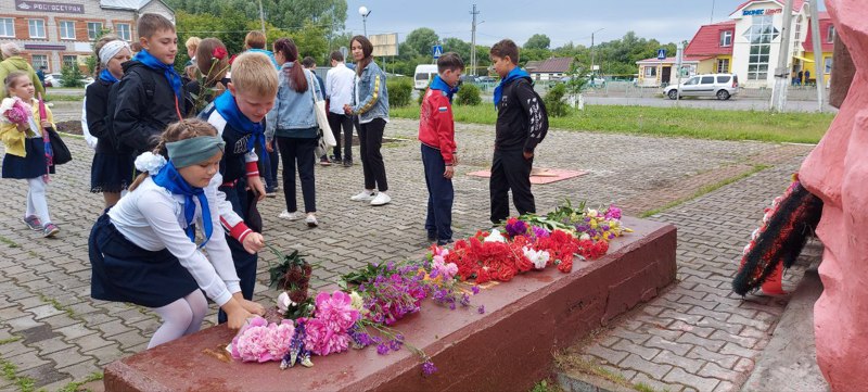 В День памяти и скорби возложили цветы к Стеле «Защитникам Отечества»