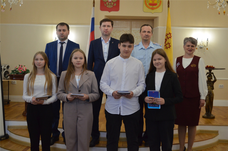 В преддверии Дня России состоялась торжественная церемония вручения паспортов
