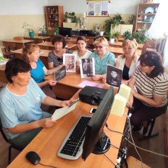 Творческая группа учителей работает над разработкой стенда, посвященного жизни и подвигу П.Х. Бухтулова