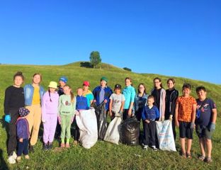 Волонтеры очистили прибрежную зону реки Елачка от мусора