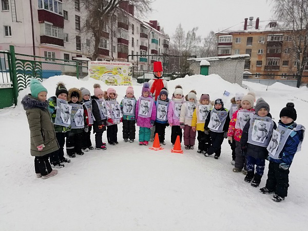 Спортивный праздник в честь Дня рождения Снеговика