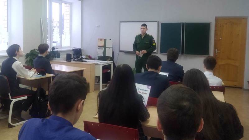 Курсант Военно-космической академии им. А.Ф.Можайского пообщался с гимназистами.