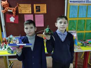 В школе развернулась выставка, посвященная Дню детских изобретений