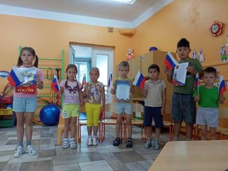 В дошкольной группе   прошли мероприятия, посвященные празднованию Дня Российского флага