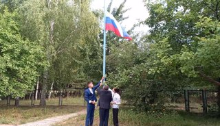 Каждый понедельник в МБОУ "Чиричкасинская ООШ" будет начинаться с поднятия флага, исполнения гимна  и  «Разговоров о важном»: