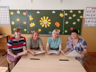 24 августа учителя начальных классов провели методическое объединение в формате Форсайт - сессии.