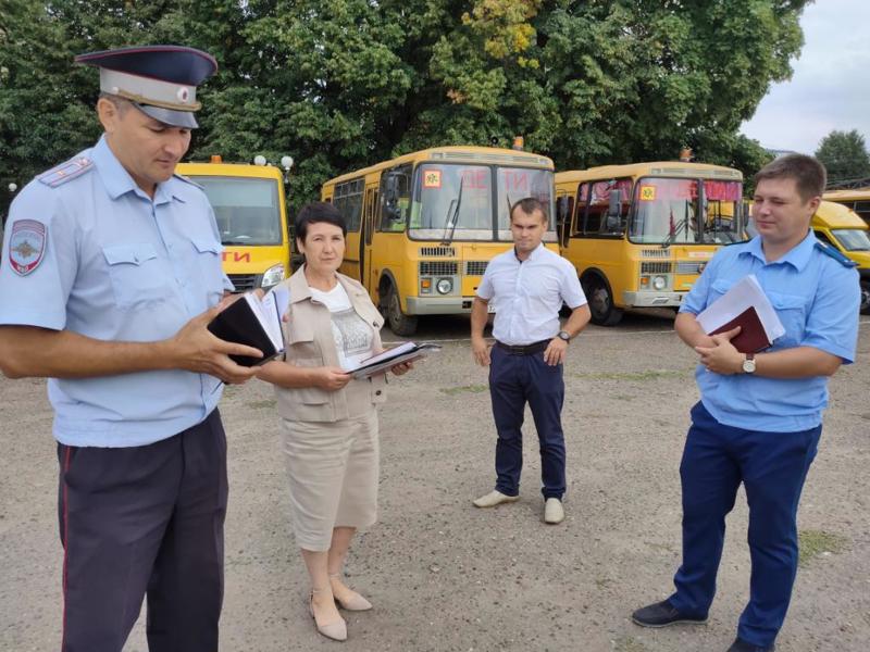 Проведен технический осмотр школьных автобусов