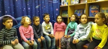 Ребята группы «Пукане» и «Родник» посетили библиотеку им. Андриана Николаева