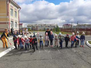 В детском саду "Шевле" дети массовым забегом отметили Всероссийский день бега «Кросс Нации»