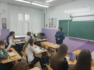 Для 10-11 классов состоялась встреча с сотрудником-начальником ОКиРЛС ФКУ ИК-3