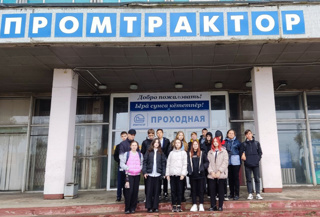 Учащиеся 9 А класса посетили ООО «ПК «Промтрактор» и ПАО «Химпром»