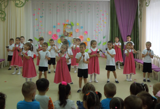 В МБДОУ «Аликовский детский сад №1 «Çăлкуç» стало традицией праздновать «День дошкольного работника»