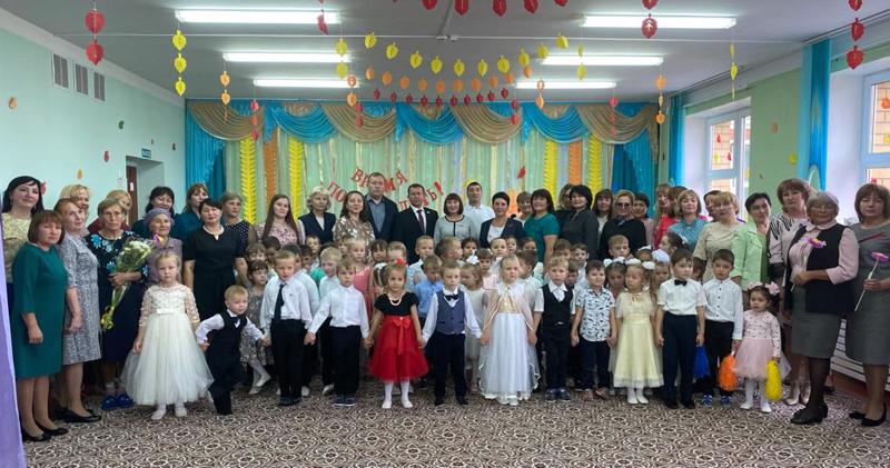 В Урмарском  районе  прошло торжественное  мероприятие , посвященное  Дню воспитателя и всех дошкольных  работников