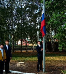 Право поднятия флага в школе будет предоставляться лучшим ученикам