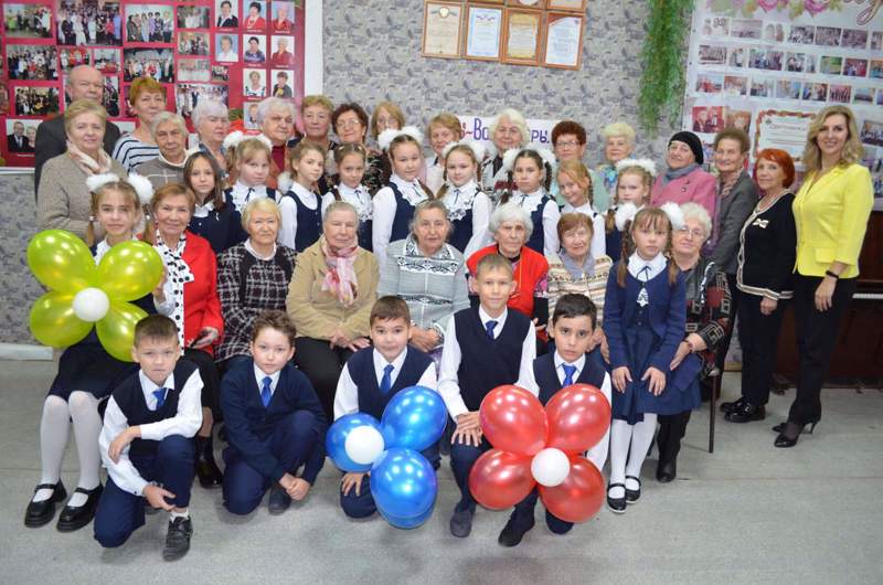 «Согреем ладони, разгладим морщины» - праздник, посвящённый дню пожилого человека.