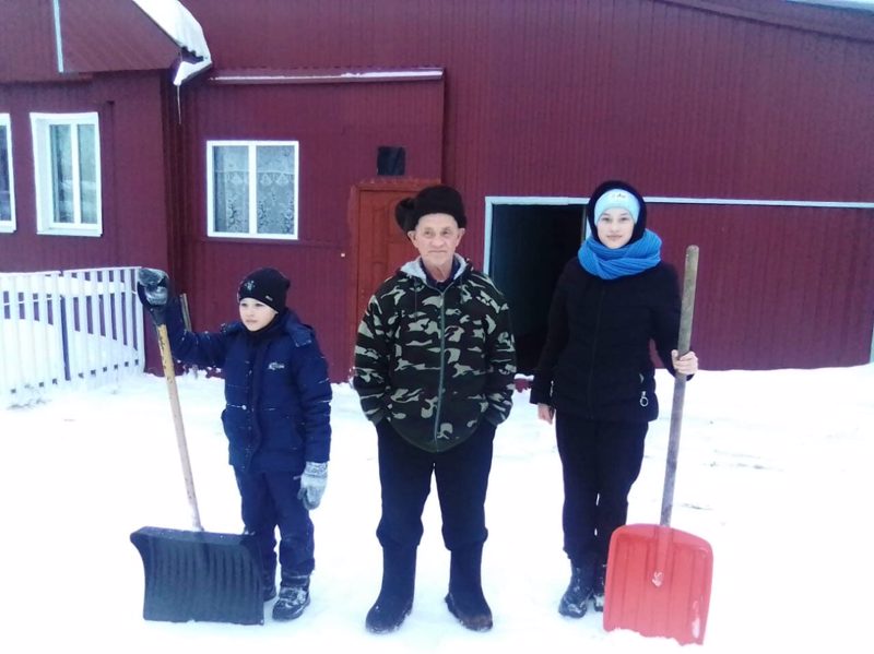 Помощь пожилому односельчанину