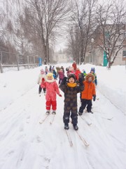Дошколята готовятся к  соревнованиям «Лыжня России».