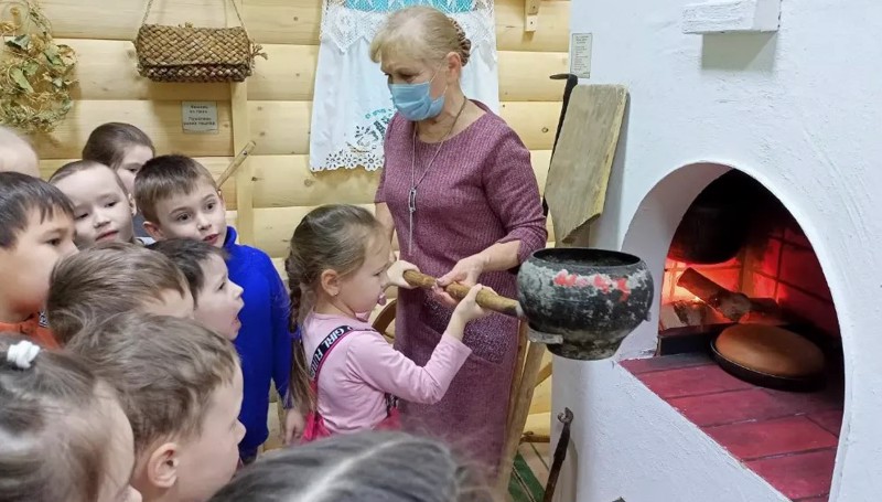 Подготовительные группы продолжают участие в культурно-просветительской программе Музея истории и краеведения города «Путешествие во времени: от мамонта к городу»