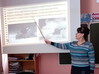 Во 2 «а» классе прошёл классный час «Блокада Ленинграда».