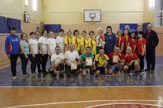 Спартакиада профсоюзных организаций образовательных учреждений в Шемуршинском районе началась с соревнований по волейболу.