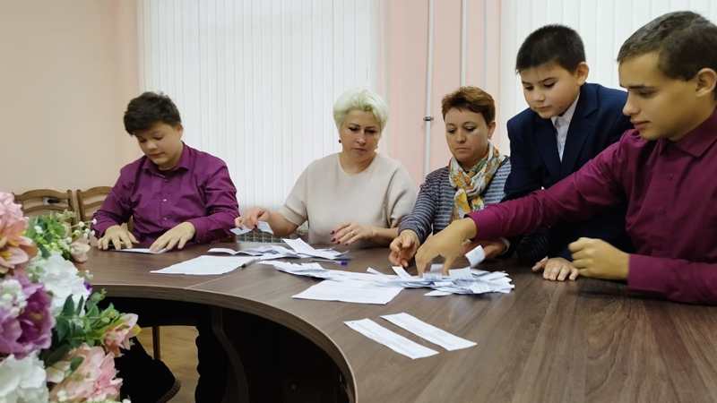 Школьное самоуправление. По результатам второго тура Главой школьной республики "Мечта" становится  ученик 9-го класса Варава А.