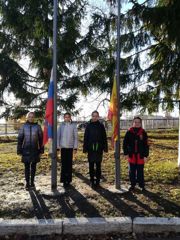 Право поднятия Российского флага 17 октября 2022 года было предоставлено ученикам 5-х классов.