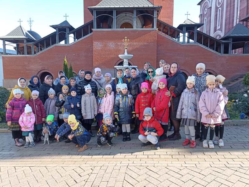 Экскурсия в Свято-Троицкий Алатырский мужской монастырь.