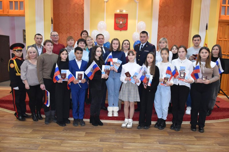 Торжественная церемония вручения паспортов школьникам, достигшим 14-летнего возраста