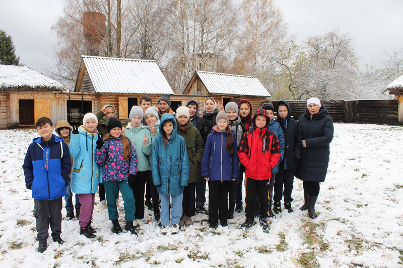 В рамках Года выдающихся земляков, культурного наследия народов России  учащиеся 6, 8а, 9а классов МБОУ СОШ №2 г.Ядрин во время осенних каникул  посетили музей натурального хозяйства чувашского крестьянина