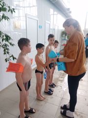 Детские занятия в бассейне: радость и польза!