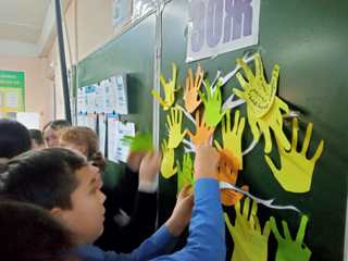 В рамках Всемирного дня отказа от курения, операции "Дети России-2022" учащиеся школы приняли участие в акции "Дерево здоровья"